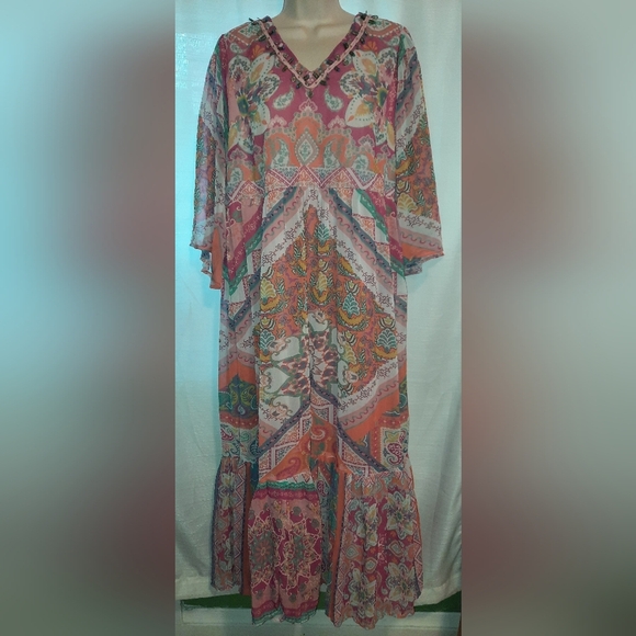 Elegant Paisley Maxi Dress - Picture 2 of 12